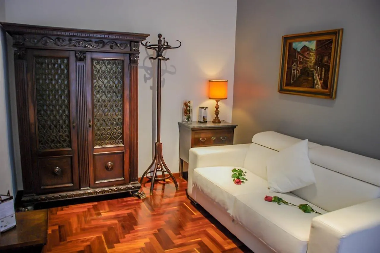 Nerva Accomodation Cavour Roma Pensión